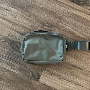 Lululemon belt bag green